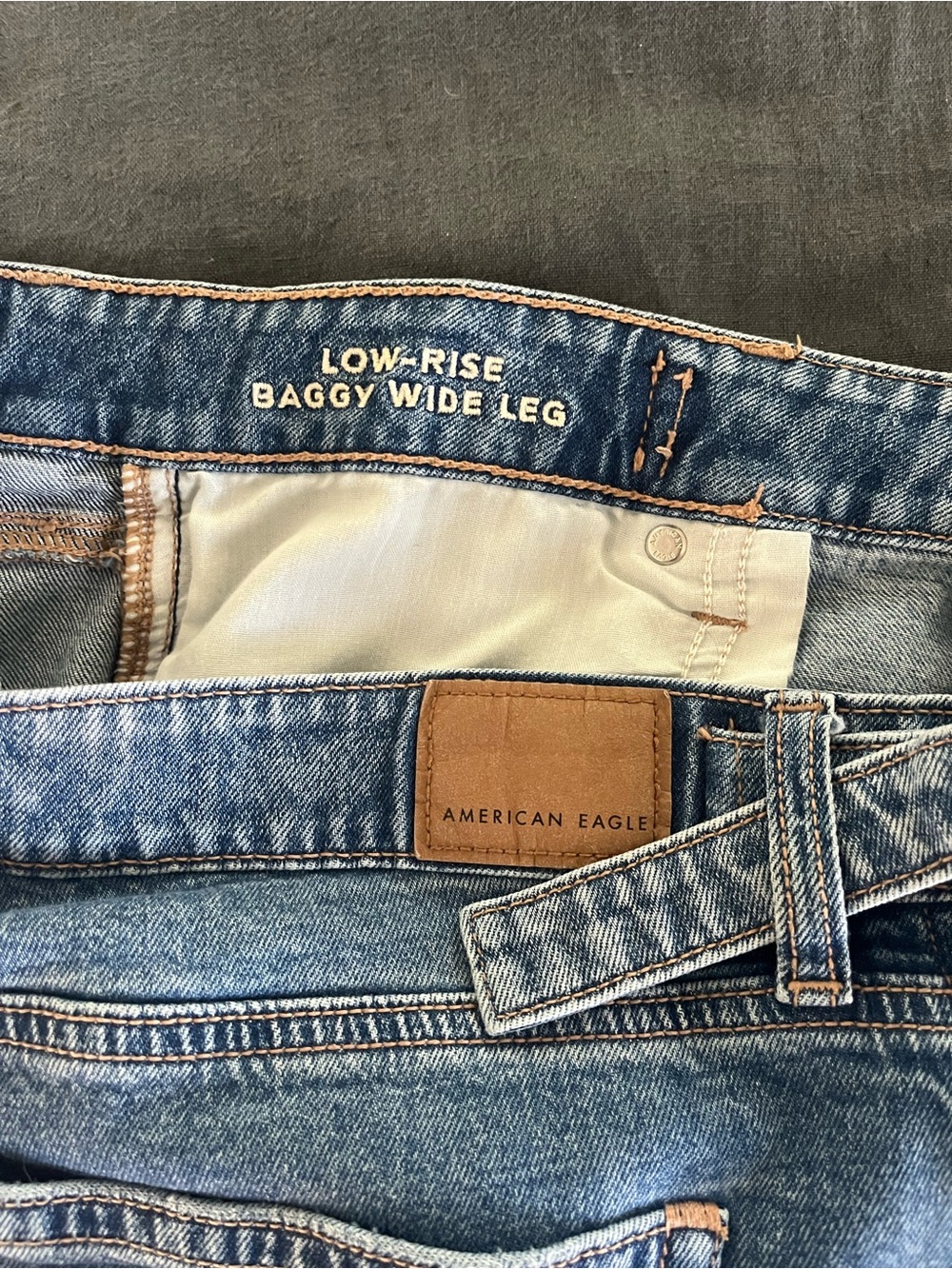American Eagle Outfitters Blue Low-Rise Baggy Wide-Leg Jeans - Picture 5 of 8
